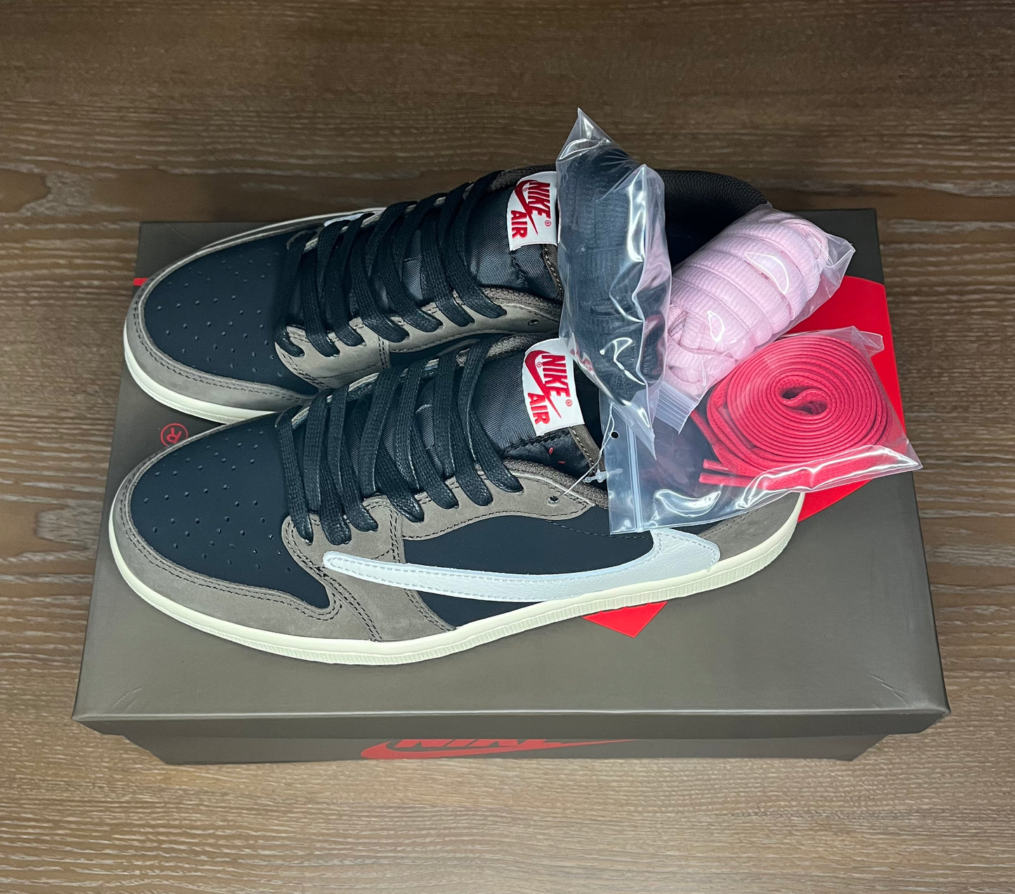 Jordan 1 Retro Low Travis Scott Mocha