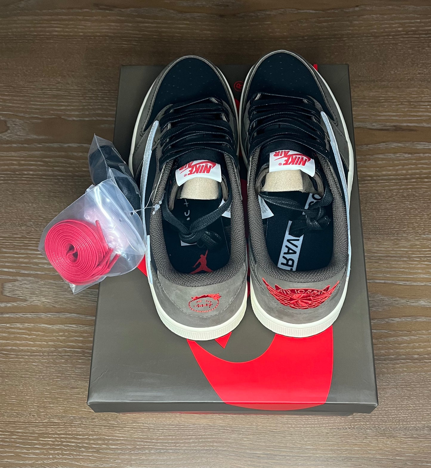 Jordan 1 Retro Low Travis Scott Mocha