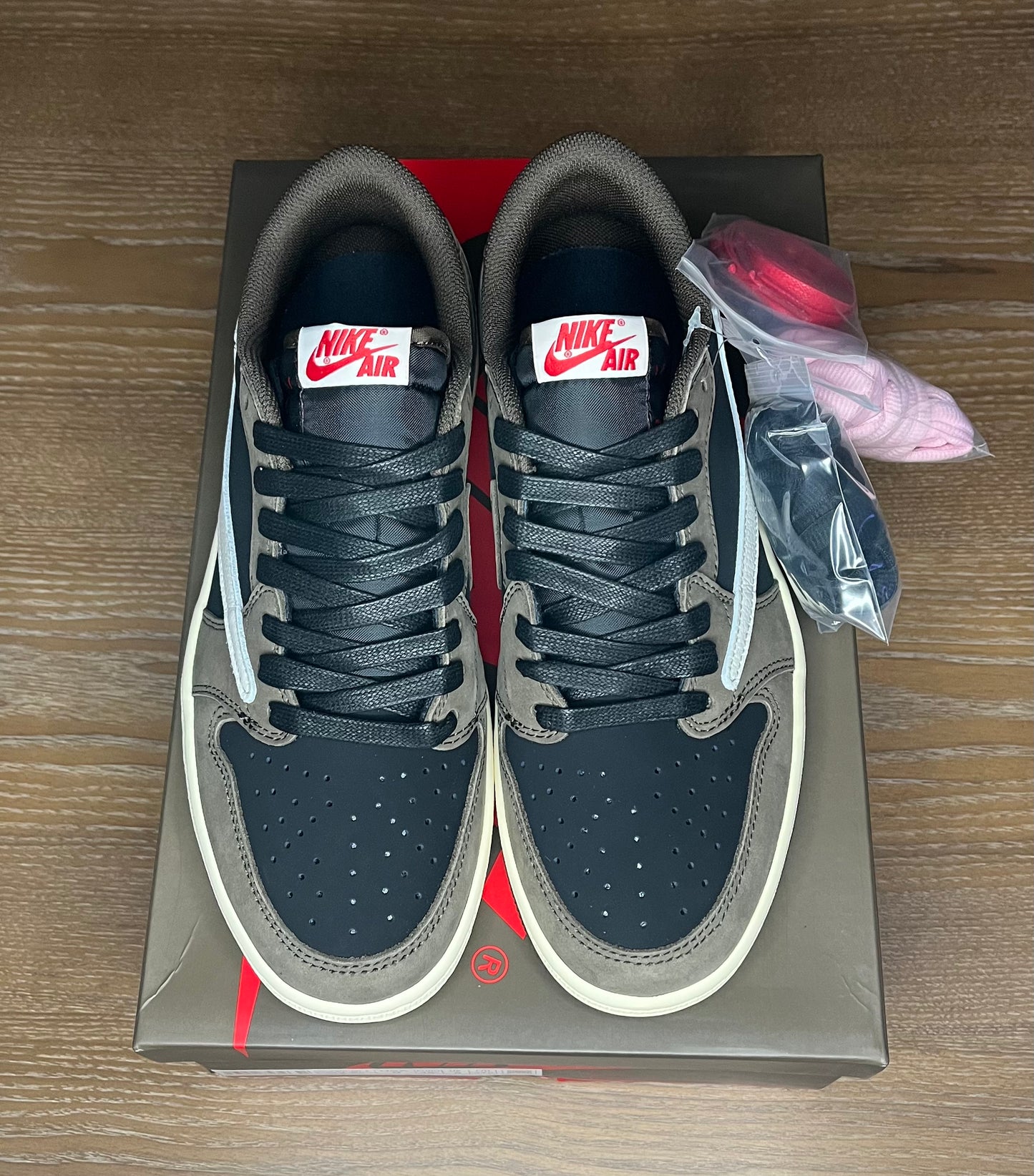 Jordan 1 Retro Low Travis Scott Mocha