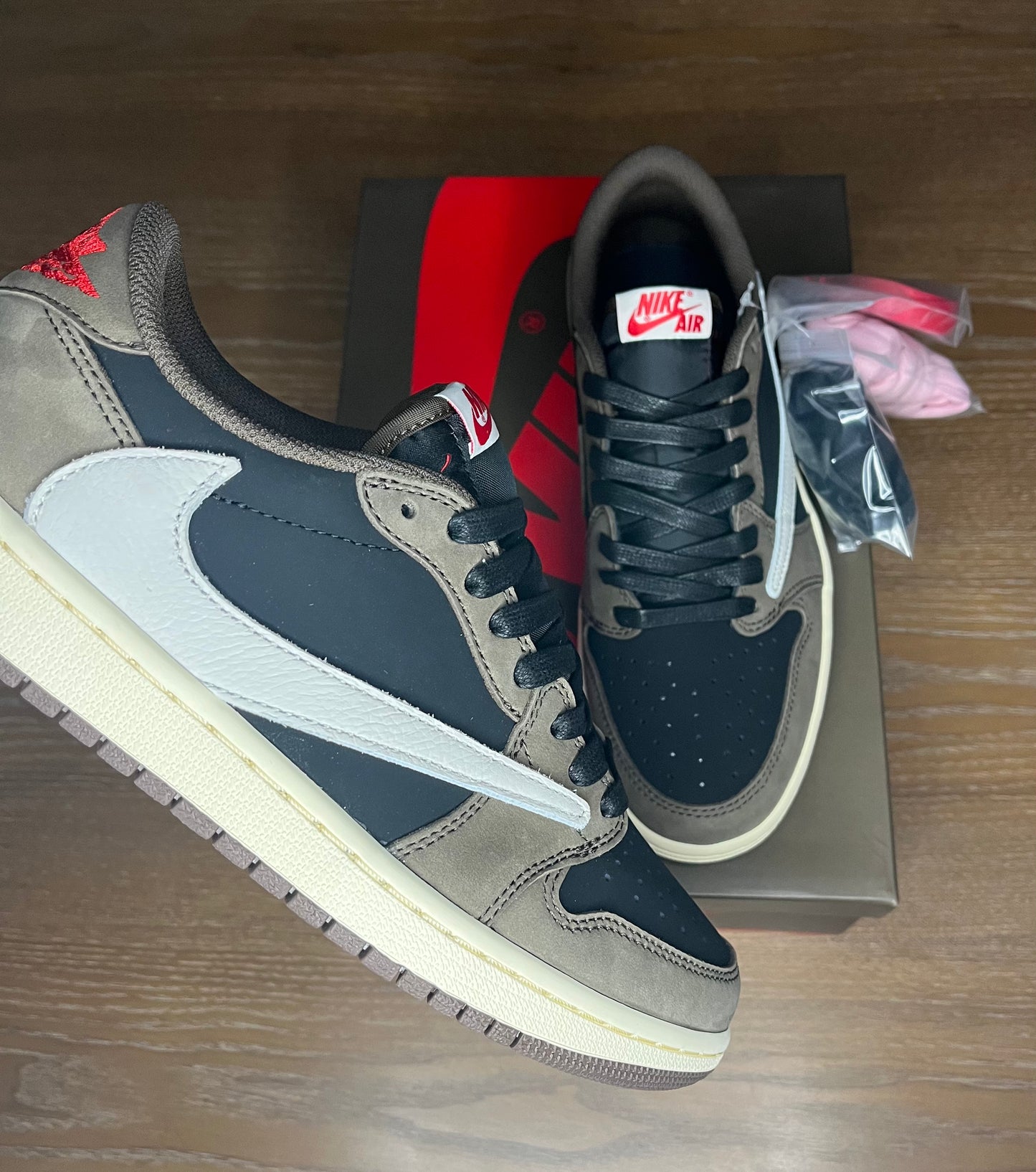 Jordan 1 Retro Low Travis Scott Mocha