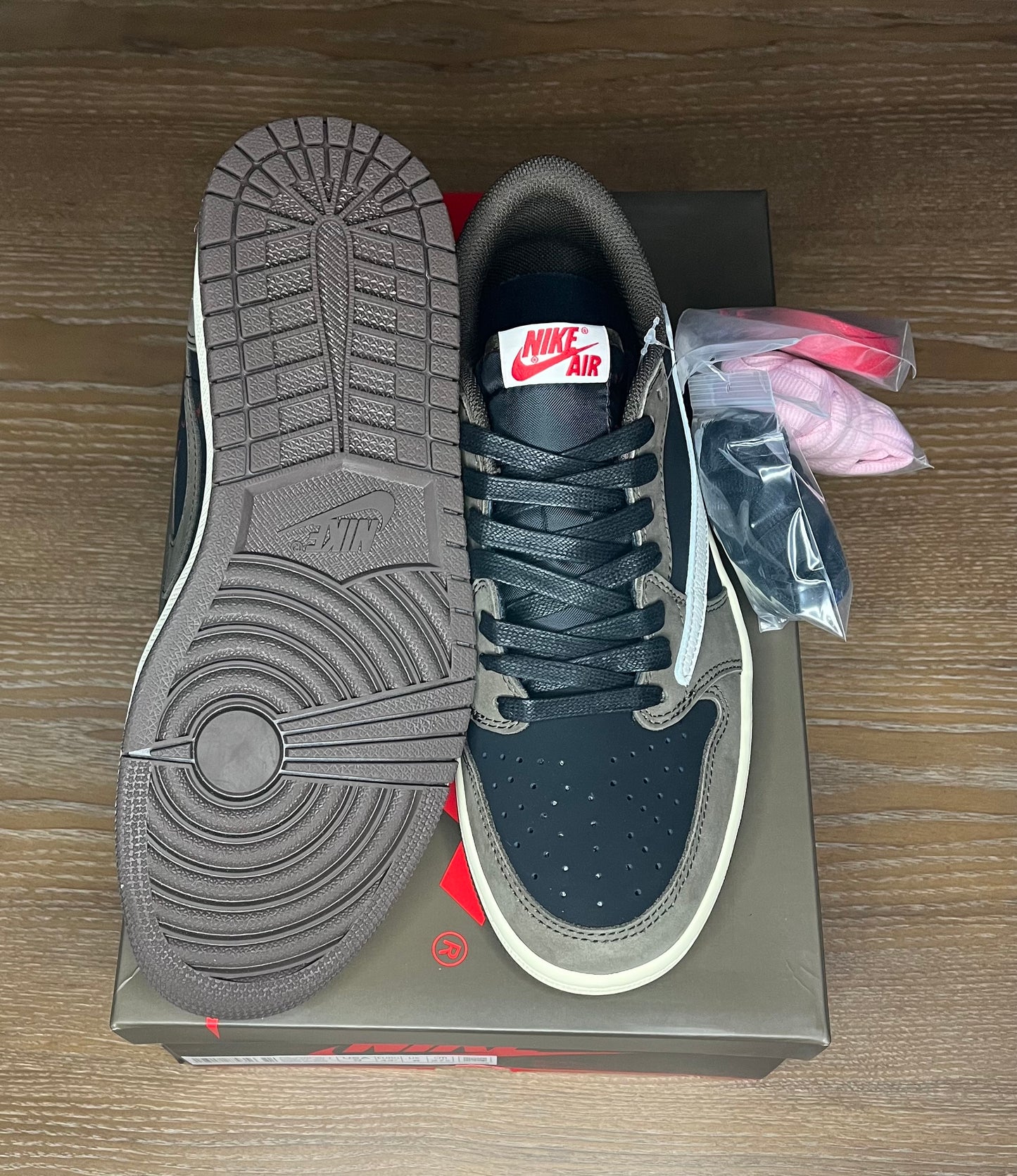 Jordan 1 Retro Low Travis Scott Mocha